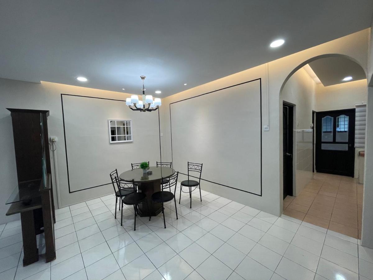 Rumah percutian 42 Symphony 12pax 4bedroom 3bathroom 3carpark