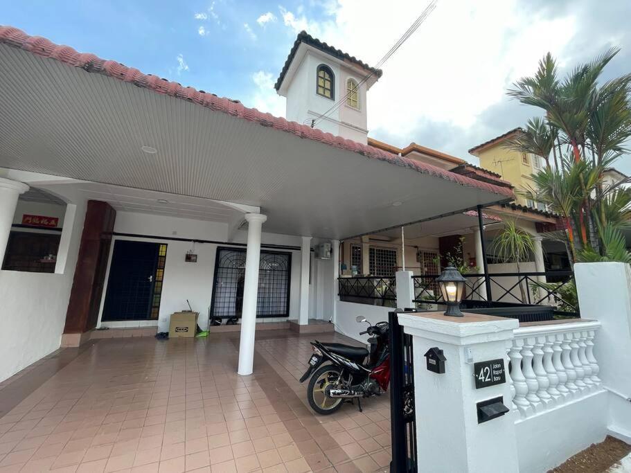 42 Symphony 12pax 4bedroom 3bathroom 3carpark Rumah percutian